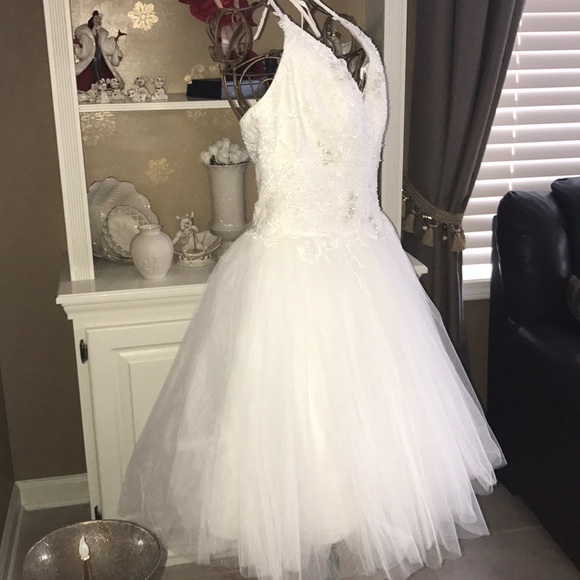 Beautiful halter dress - Picture 3 of 5